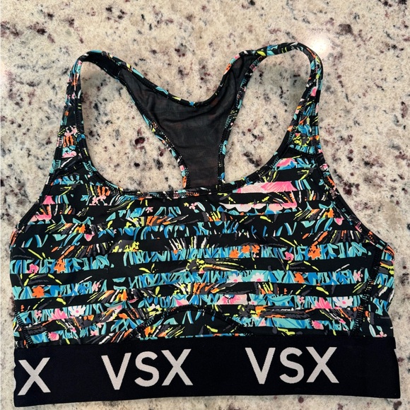 Victoria’s Secret sports bra 
Size small 
Great condition - Picture 1 of 4